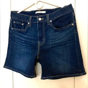 LEVI'S MID LENGTH Denim  SHORTS DARK WASH /SIZE 30